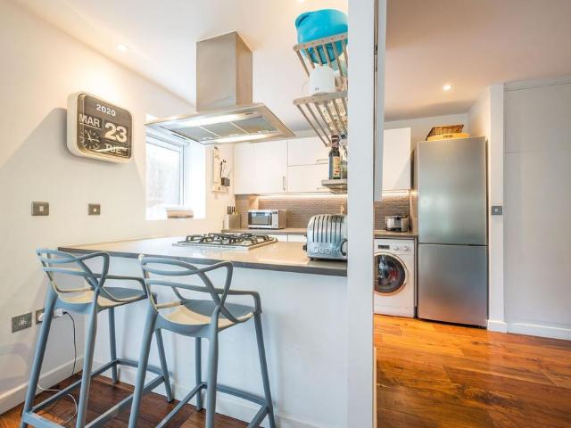 Goldsmiths Row, Haggerston, London, E2 2 bed flat to rent £3,950 pcm £912 pw