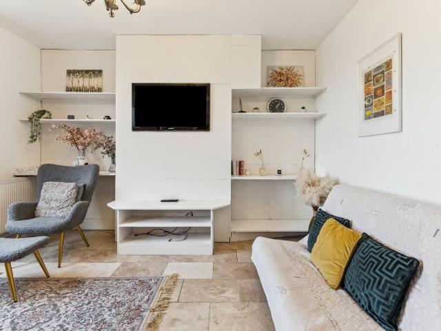 Goldsborough House, Wandsworth Road SW8, 3 bed flat to rent, £2,750 pcm | PrimeLocation