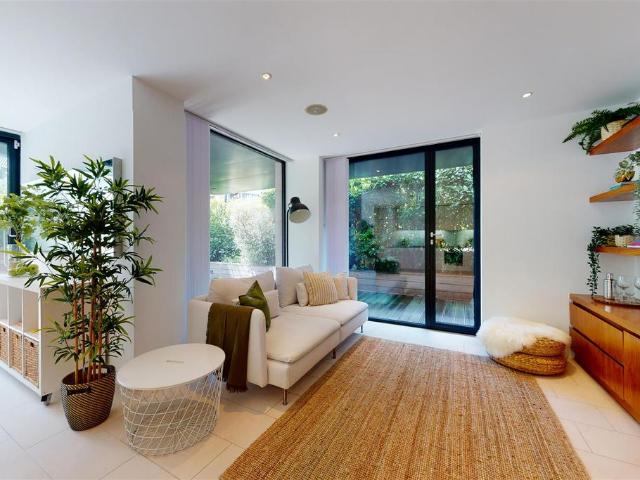 Goldschmidt & Howland, Parkway, London, NW1 7PP, United Kingdom | 2 bed apartment for rent #140398613 | Rentberry