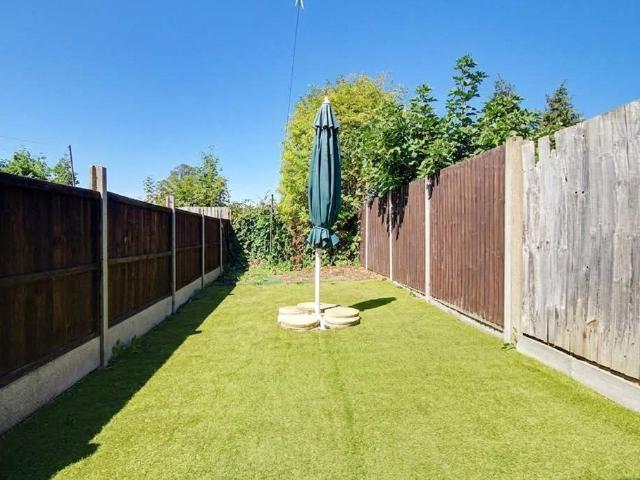 Goldsdown Road, Enfield, EN3 2 bed terraced house to rent £2,000 pcm £462 pw