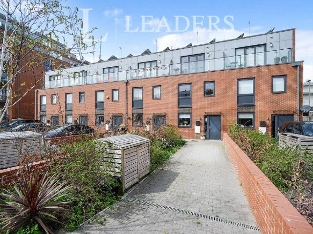 Goldstone Lane, Goldstone Lane, BN3 3 bed house to rent £2,900 pcm £669 pw