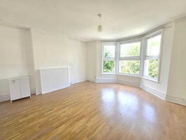 Goldstone Villas, Hove, BN3 3RT 3 bedroom flat to rent