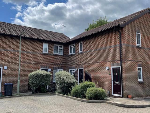 Goldsworth Park, Woking GU21 1 bed flat to rent £1,300 pcm £300 pw