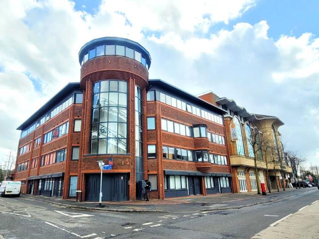 Goldsworth Road, Woking GU21, 1 bed flat to rent, £1,450 pcm | PrimeLocation