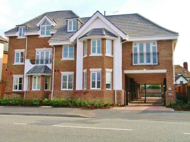 Goldsworth Road, Woking, Surrey GU21, 2 bed flat to rent, £1,650 pcm | PrimeLocation