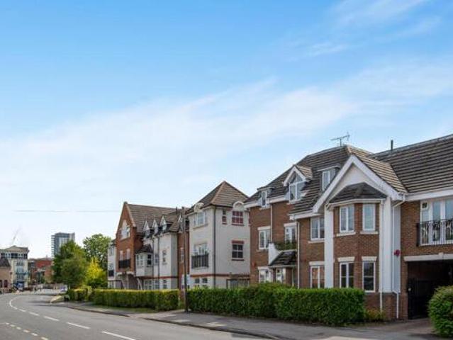 Goldsworth Road, Woking, 2 Bedroom Flat