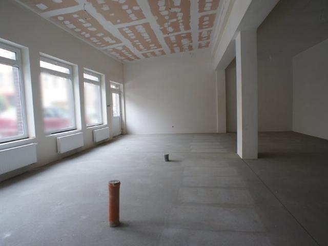 Sprzedam lokal użytkowy 105 m² z dużą witryną i możliwością podziału