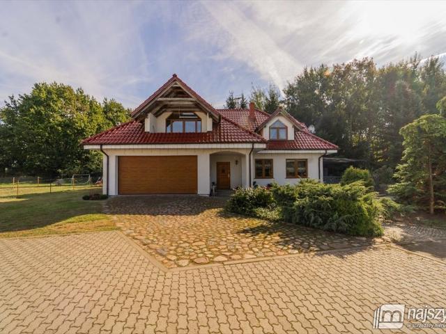 Dom z dużą działką i garażem w Łaniewie zapraszam