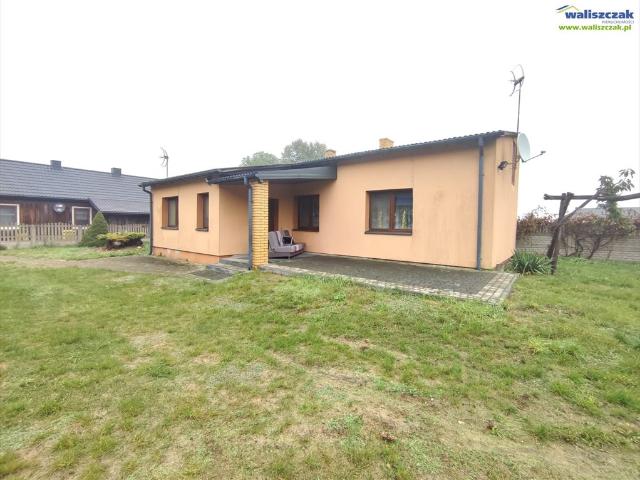 Do sprzedania dom z dużymi budynkami gospodarczymi i działką 3296 m²