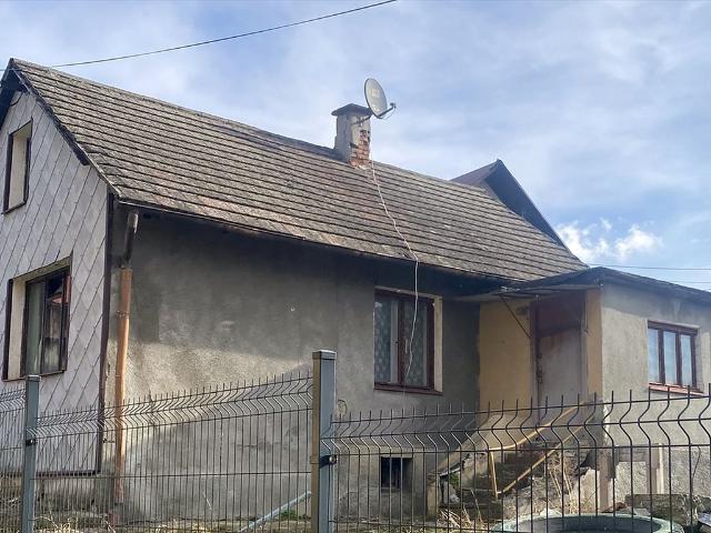 Dom do remontu z piwnicą i dużą działką 2 ar