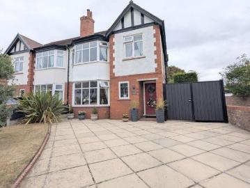 Golf Open 2026 Dunbar Road. 2 bed property to rent £21,667 pcm £5,000 pw