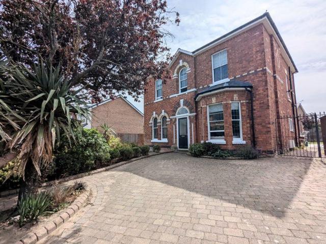 Golf Open 2026 St Peters Road. 4 bed property to rent £34,667 pcm £8,000 pw