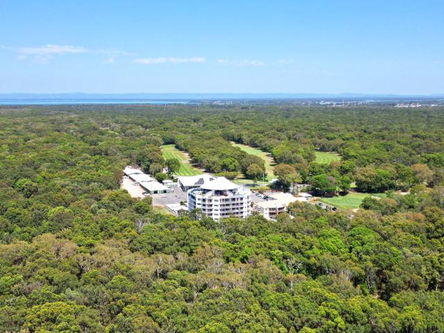 Golf Course Views Walk to the Beach!