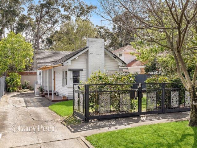 Golf course views, fabulous alfresco appeal & future potential