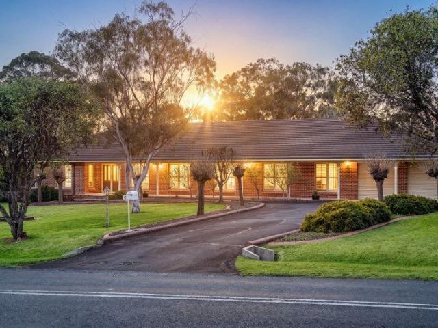 Golf course backing home and granny flat on an acre. Click the video on slide two for the full experience