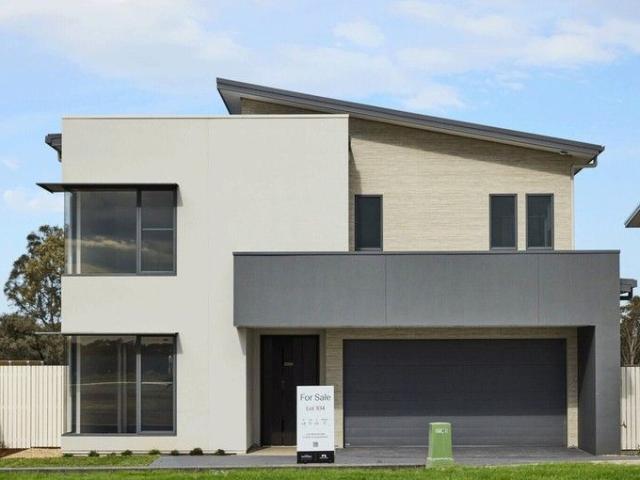 Golf course fronting home, completed & ready to move in