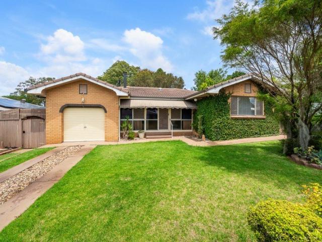 Golf Course Living in a Tightly Held South Toowoomba Pocket