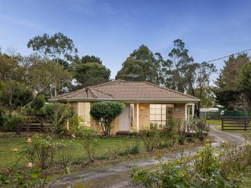 Golf Course Living With Rare Space And Versatility