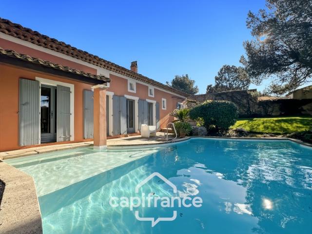 GOLF DE PONT ROYAL, Villa de plain pied de 127 m² climatisée sur un terrain de 995 m², bordure de fairway, piscine