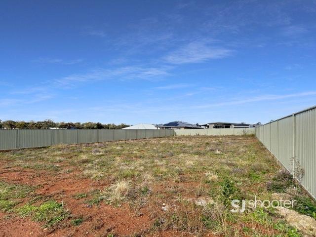 Golf, Giraffes & Great Potential! Registered and ready to be built on