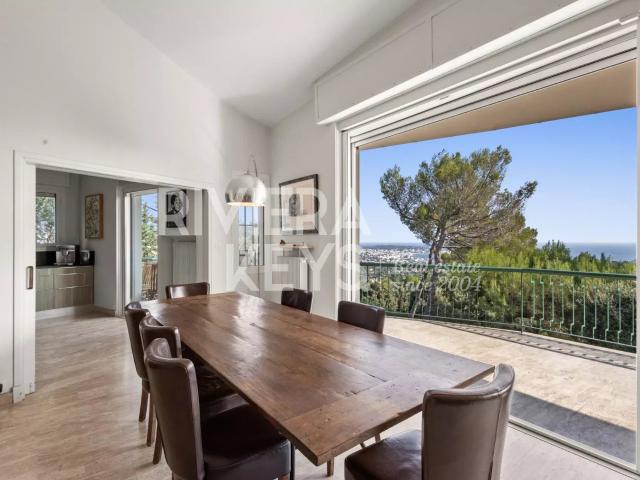 GOLFE JUAN: Maison d’exception avec vue mer panoramique et. 220m² Golfe Juan