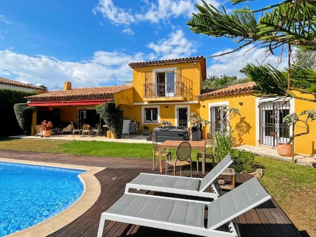 Golfe Juan – Élégante villa avec piscine et fort potentiel d'extension