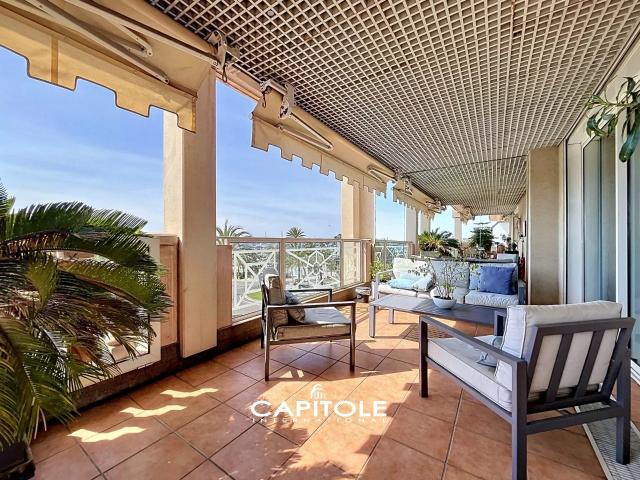 Golfe Juan–Le Palais Napoléon Front de mer – Piscine–Saun. 84m² Antibes