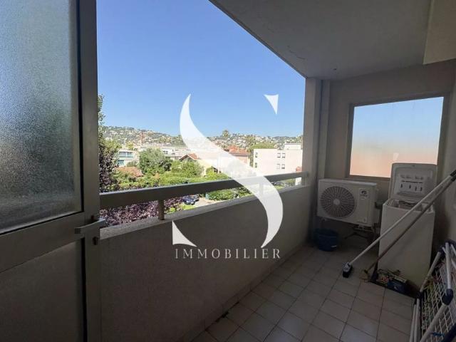 GOLFE JUAN LOCATION ETUDIANTE 2 PIECES PROCHE PLAGES