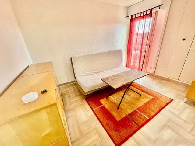 GOLFE JUAN STUDIO +PARKING +PISCINE