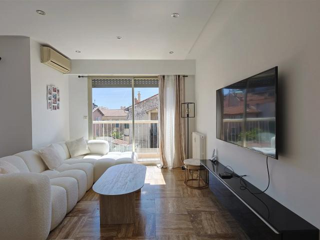 Golfe Juan — 2 pièces traversant 54 m², terrasse, plein sud. 53m² Golfe Juan