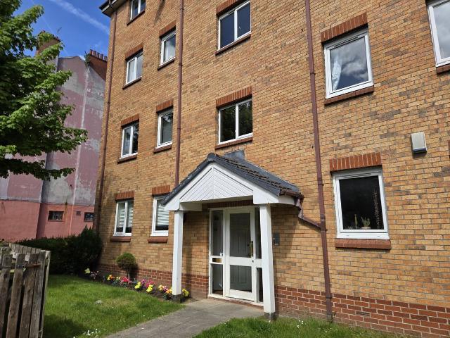 Golfhill Drive, Glasgow G31, 2 bed flat to rent, £1,100 pcm | PrimeLocation