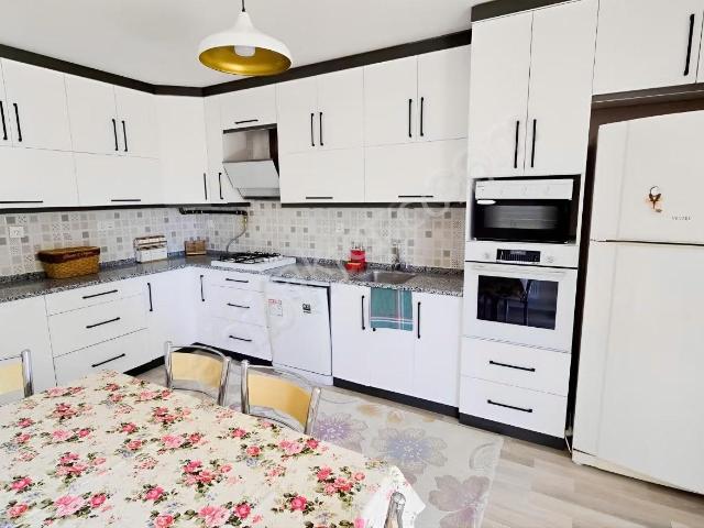 Gölhisar Konak Mahallesi'nde Geniş 2+1 Eşyalı Kiralık Daire