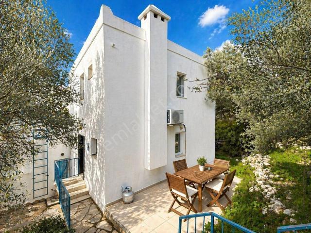 Gölköy'de Havuzlu Site İçinde Deniz Manzaralı Satılık 2+1 Villa