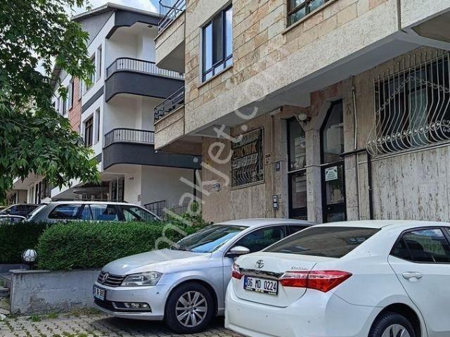 Gop Çiçekdağı Sok.da 3+1+kiler Bahçe Katı Kombili