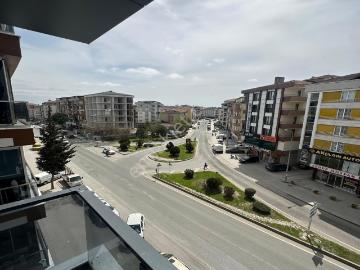 Çerkezköy'en Nezih Bölgesi G.o.p Mah'de 2+1 Cadde Cephe Orta Kat