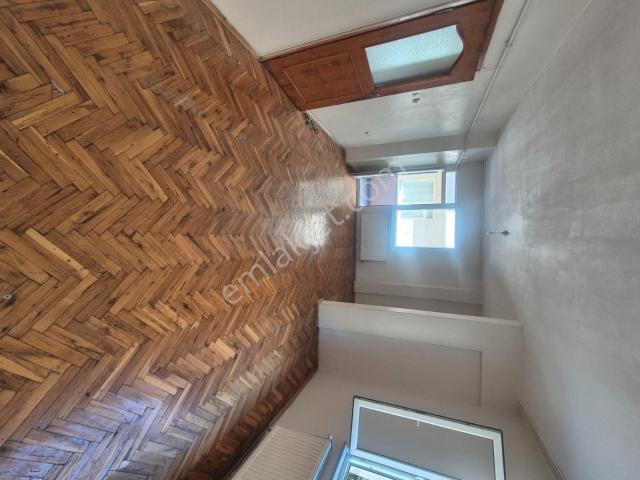Gop Meydan'da Kiralık 2+1 1.kat 95 M2 Daire
