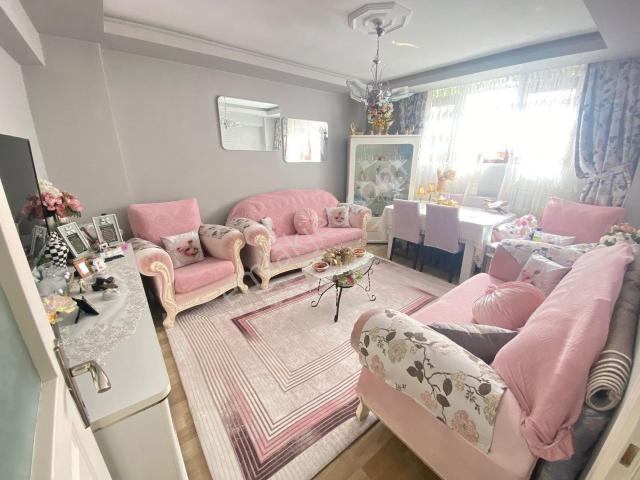 ╣goped╠ Cephanelik Sokak'ta Satılık 90m2 Yarı Bodrum 2+1 Bahçeli