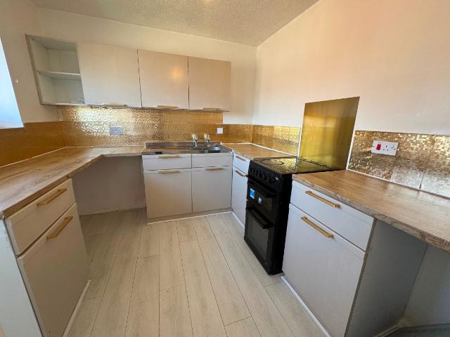 Gorton Lane, Manchester M12, 2 bed maisonette to rent, £1,000 pcm | PrimeLocation