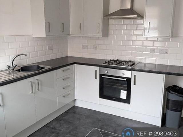 Gorton Road, Stockport, SK5 3 bed flat to rent £1,195 pcm £276 pw