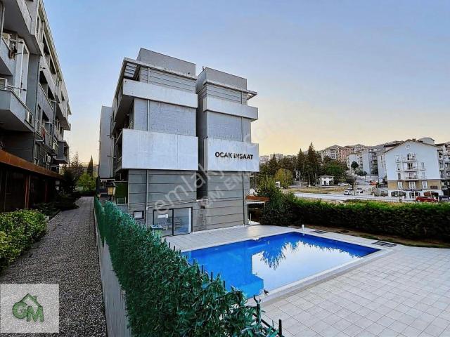 Görükle Trio Bölgesinde Havuzlu Lüks Sitede 1+1 Satılık Daire