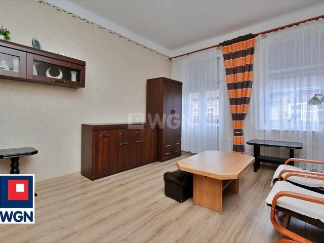 Kawalerka w klimatycznej kamienicy, balkon, gotowa do zamieszkania