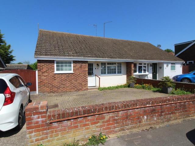 Goran Avenue, Stony Stratford, Milton. 3 bed bungalow to rent £1,495 pcm £345 pw
