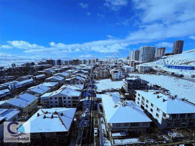 Gordion Emlak'tan Şehitlik Mahallesi Kocabay Sitesi 4+1 Yapılı