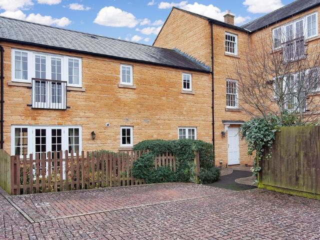 Gordon Close, Broadway WR12 1 bed apartment to rent £1,050 pcm £242 pw