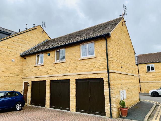 Gordon Close, Broadway WR12, 2 bed flat to rent, £1,250 pcm | PrimeLocation
