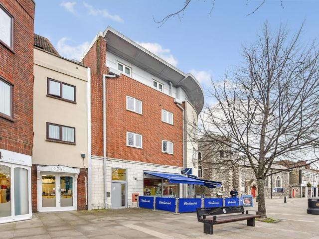 Gordon House, Chichester 2 bed apartment to rent £1,350 pcm £312 pw