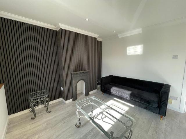 Gordon Road, Cardiff CF24, 1 bed flat to rent, £895 pcm | PrimeLocation