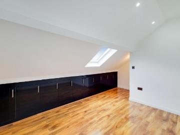 Gordon Road, Carshalton Beeches. 2 bed flat to rent £2,000 pcm £462 pw