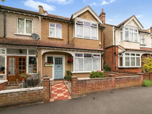 Gordon Road, Carshalton SM5, 4 bed end terrace house to rent, £2,700 pcm | PrimeLocation