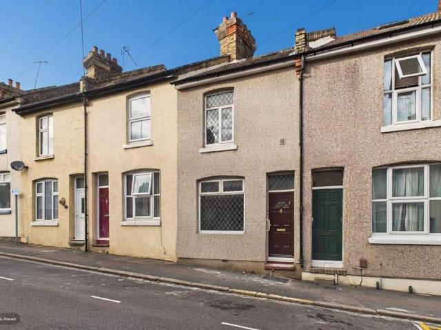 Gordon Road, Dartford DA1 3 bed terraced house to rent £1,600 pcm £369 pw
